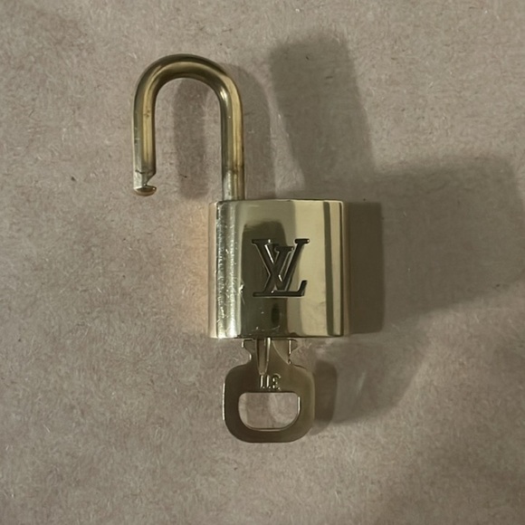 LV Lock and Key Set #311 - Picture 1 of 7
